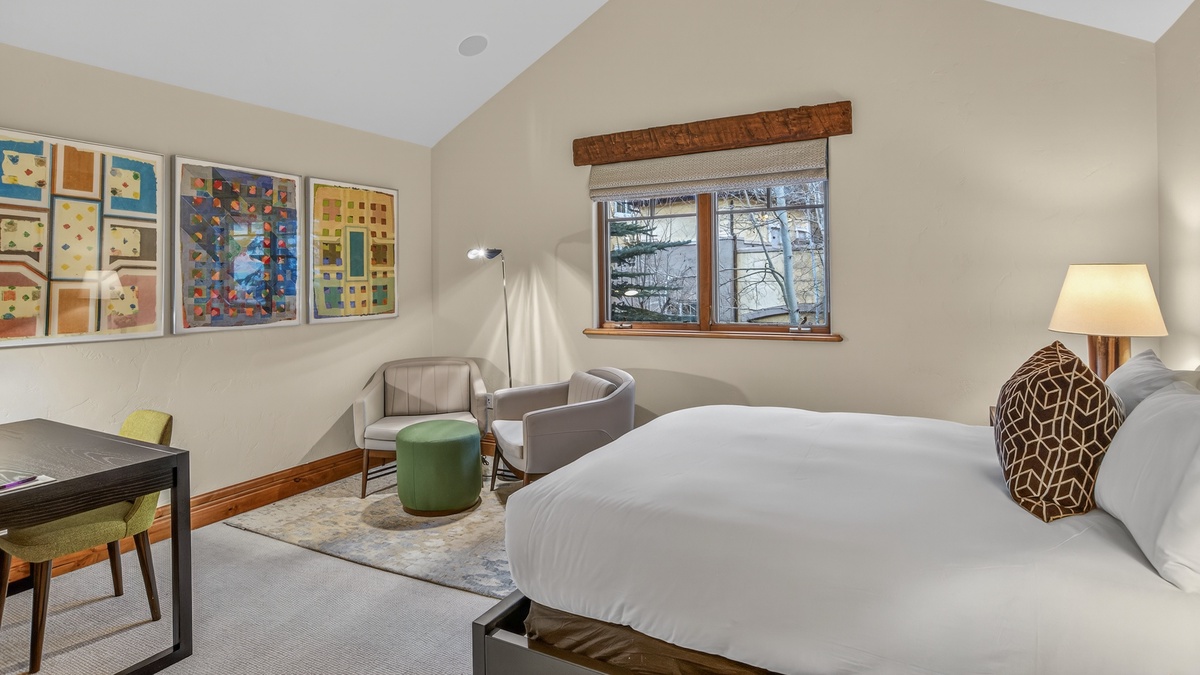 Bedroom 5, Upper Level - Queen bed