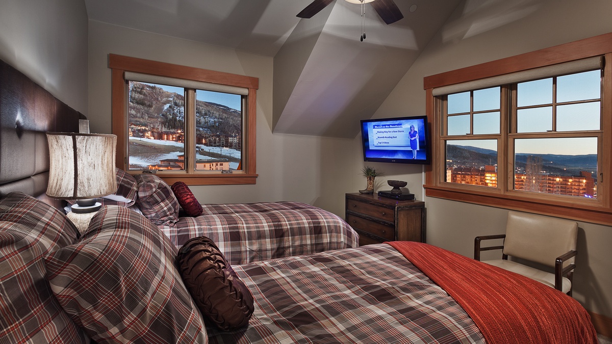 Storm Peak split king or 2 twins suite