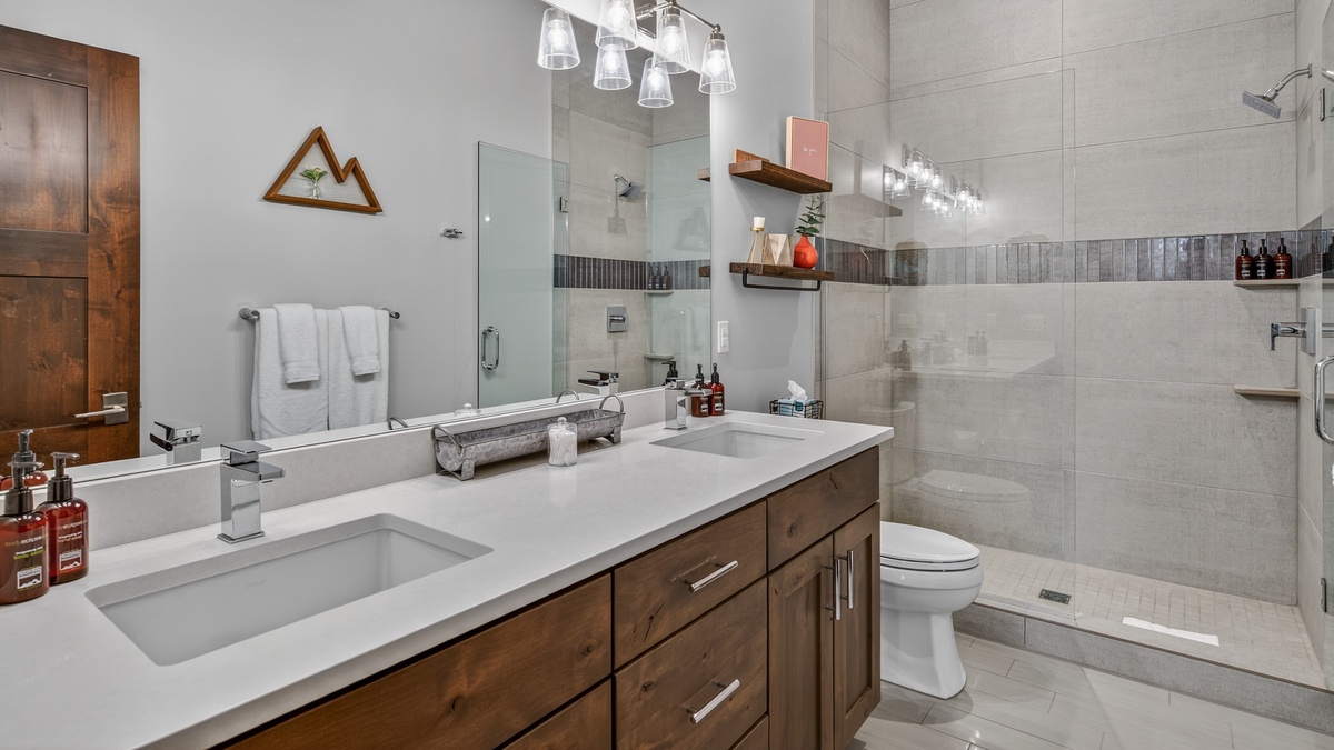 Bedroom 2, Lower Level - King bedroom ensuite