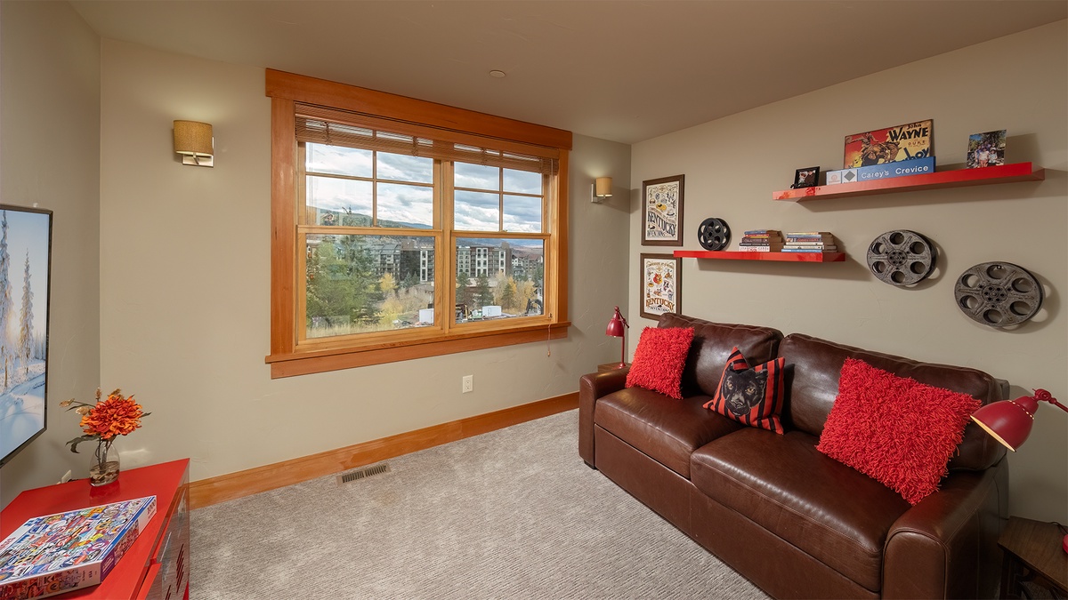 Family Room, Main Level, Sunshine Peak Chalet - Sleeper sofa with TV