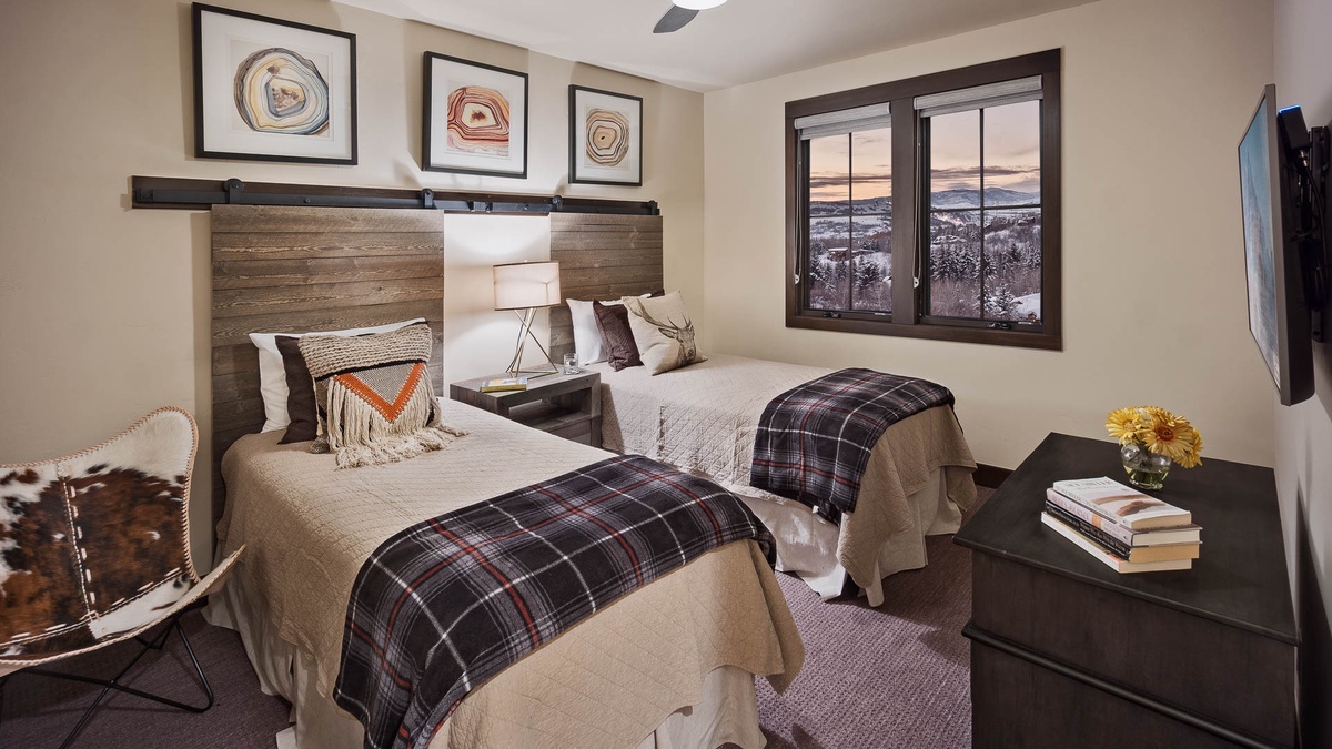 Bedroom 4, Lower Level - 1 split king / or 2 XL twins