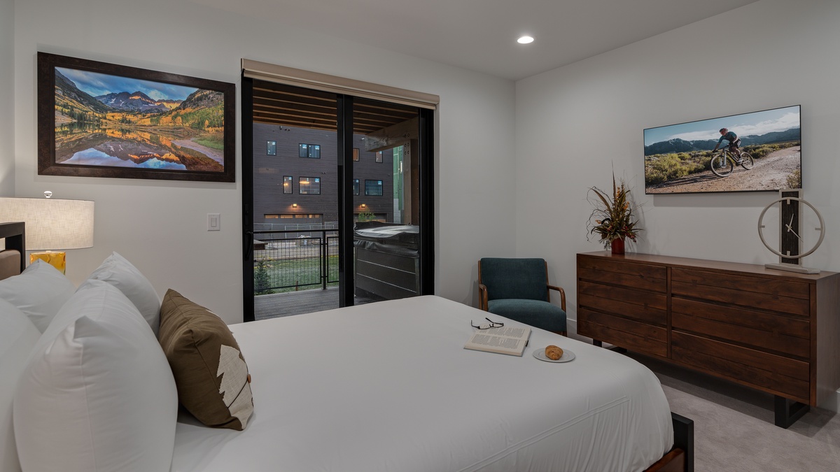 Bedroom 3, Lower Level - Queen bedroom with hot tub access