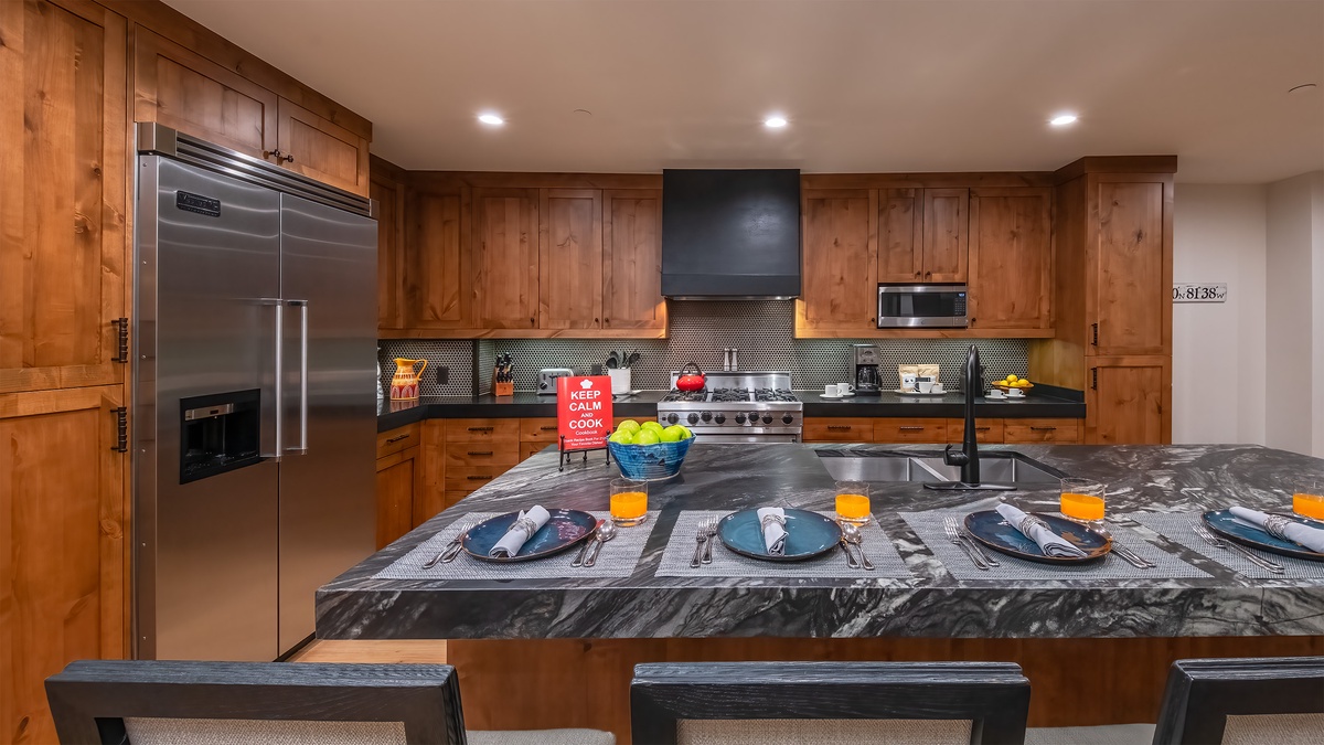 Kitchen, Main Level - Island with seating