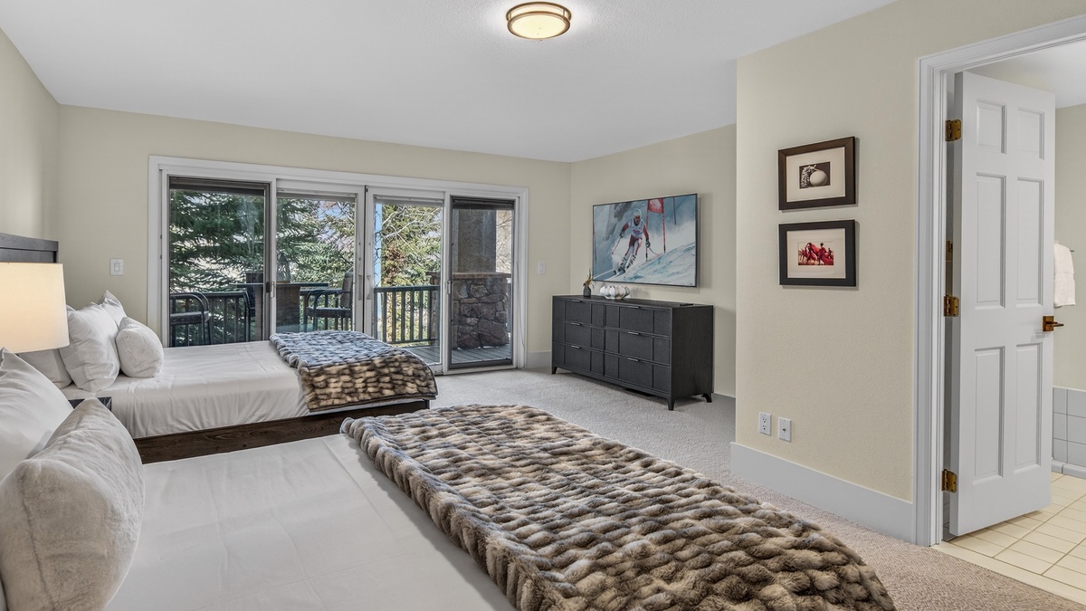 Bedroom 6, Main Level - Double queen bedroom