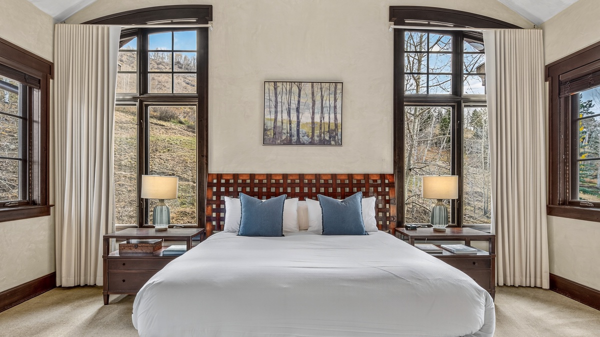 Bedroom 2, Upper Level - King suite