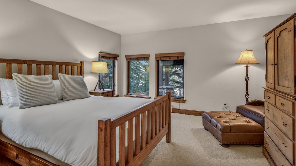 Bedroom 5, Lower Level - Queen Bedroom