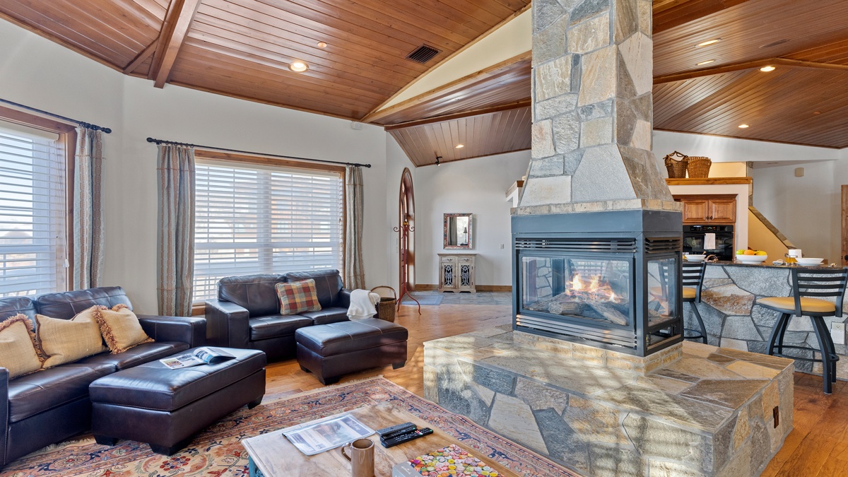 Great Room, Main Level, Apex Lodge South - Seating area open to kitchen