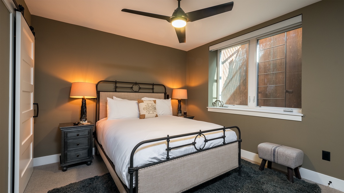 Bedroom 3, Lower Level - Queen bed