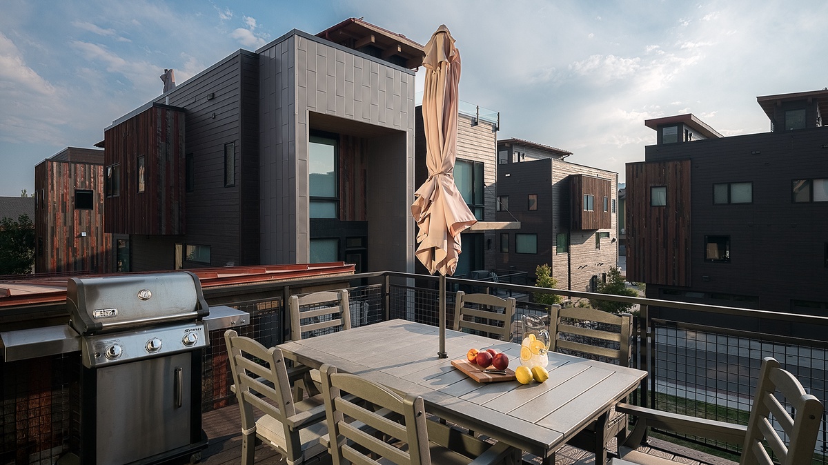 Deck, Main Level - Outdoor dining table