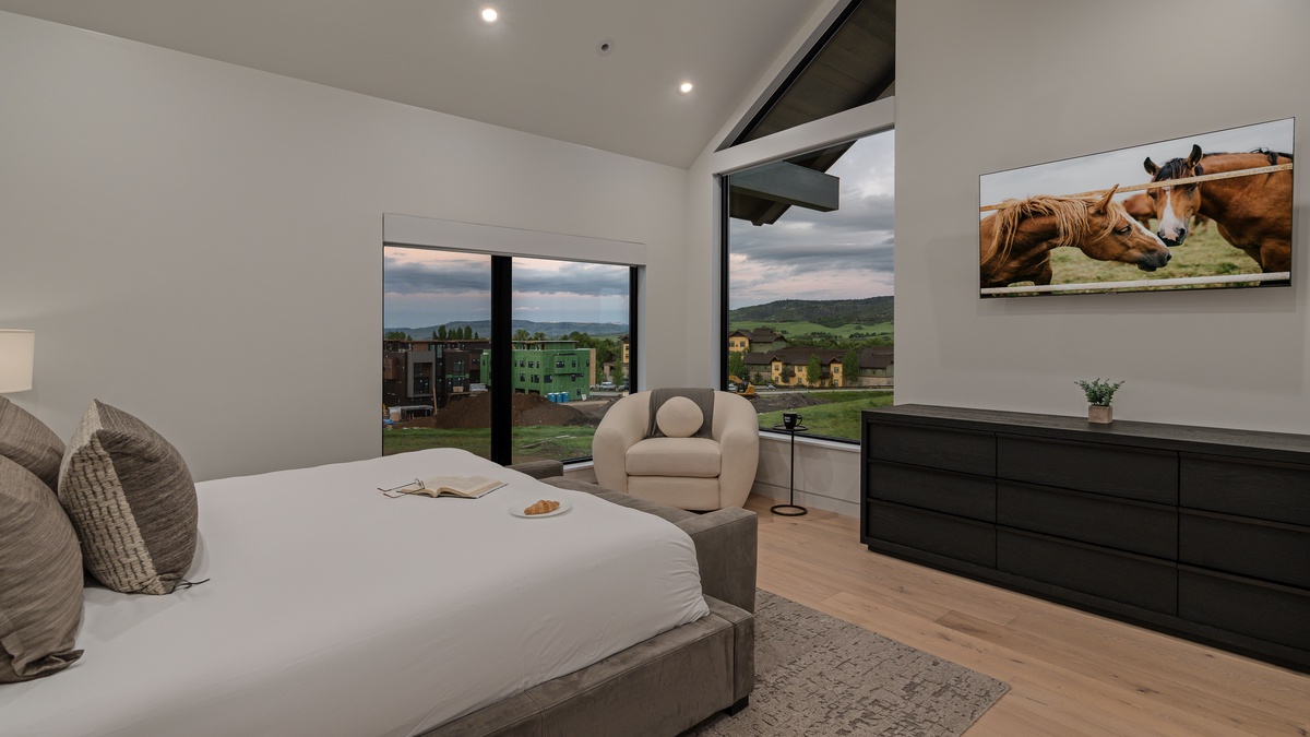 Bedroom 1, Upper Level - Primary king suite