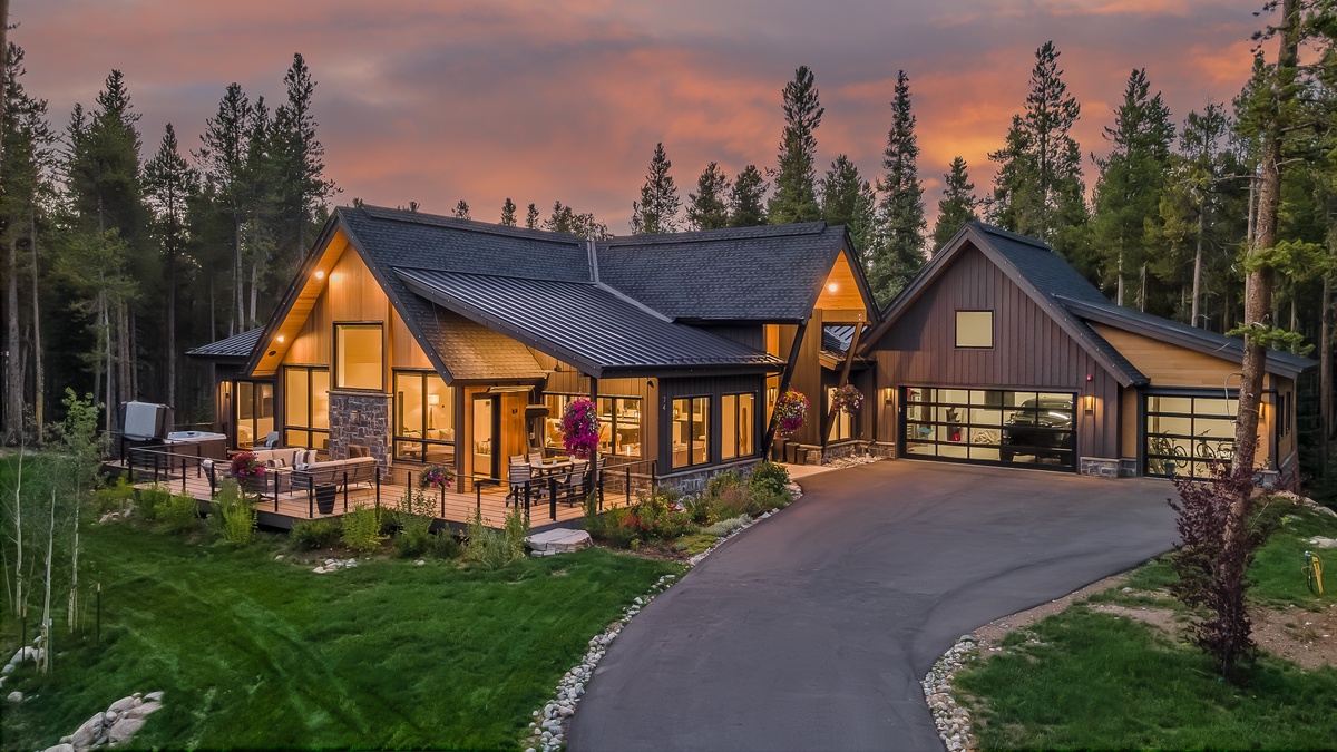 Aerial of Trailblazer Lodge with garage