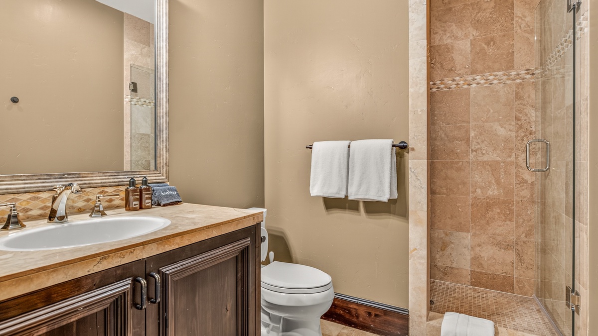 Bedroom 4, Lower Level - Queen ensuite