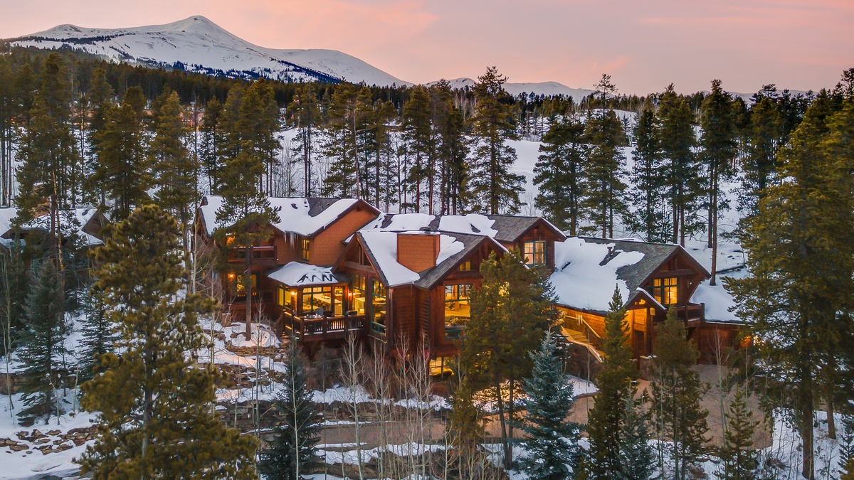 Majestic Mountain Lodge with Breckenridge Ski Resort