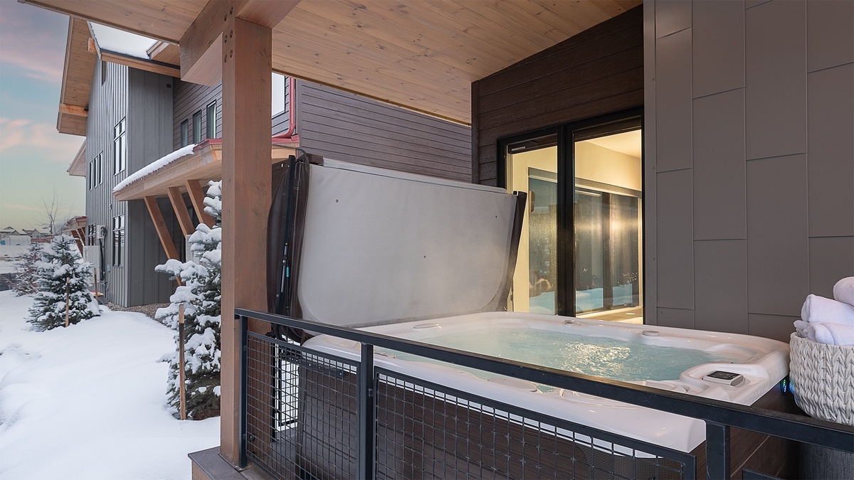 Hot Tub, Main Level