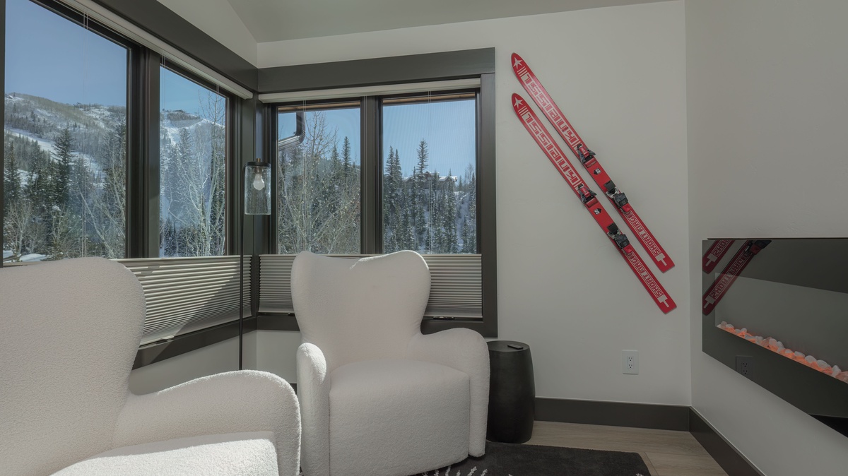 Bedroom 3, Upper Level - Sitting area