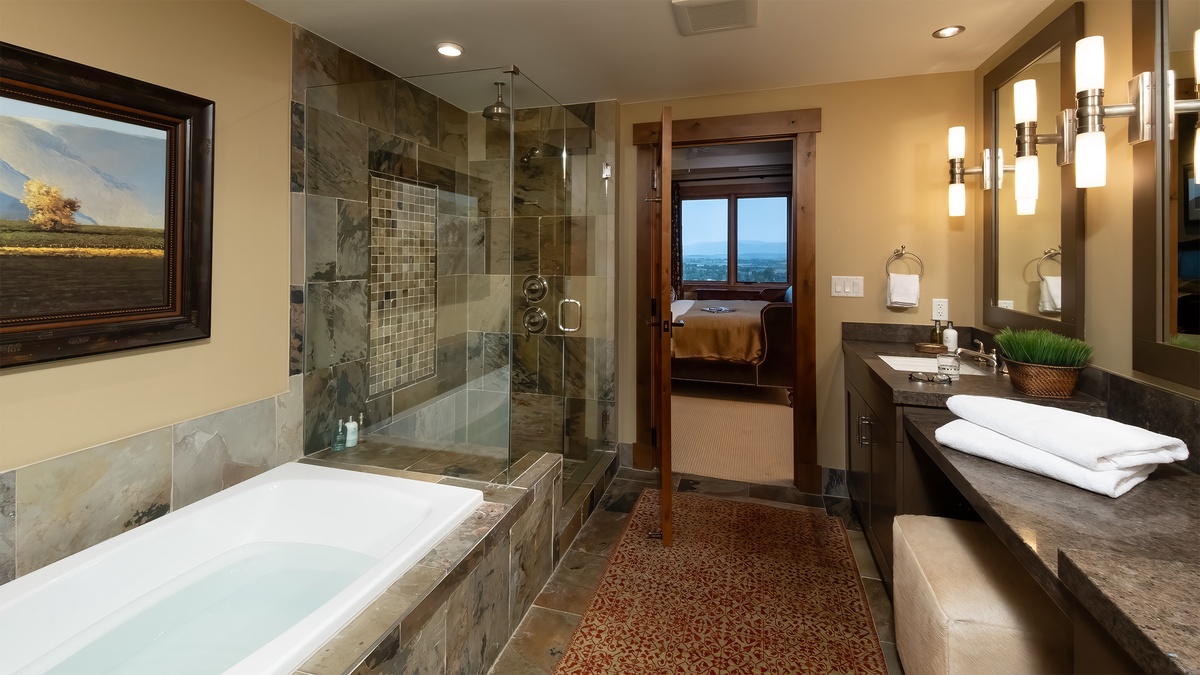 Bedroom 1, Main Level - Ensuite