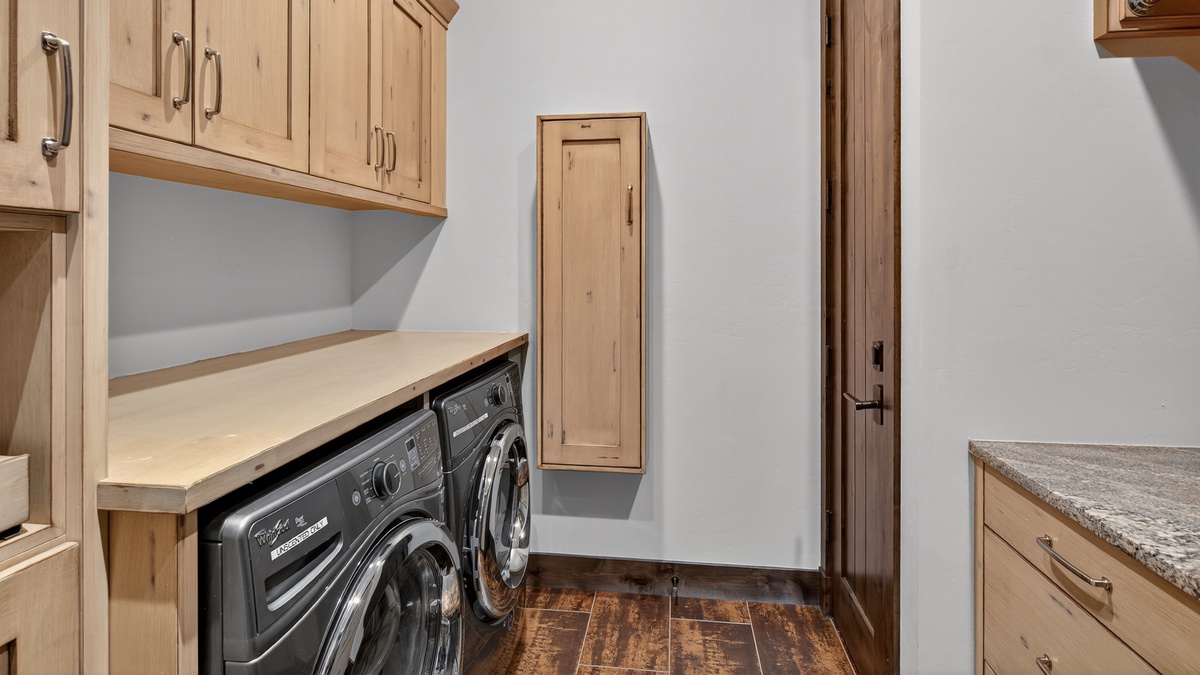 Laundry Room, Mid-Level