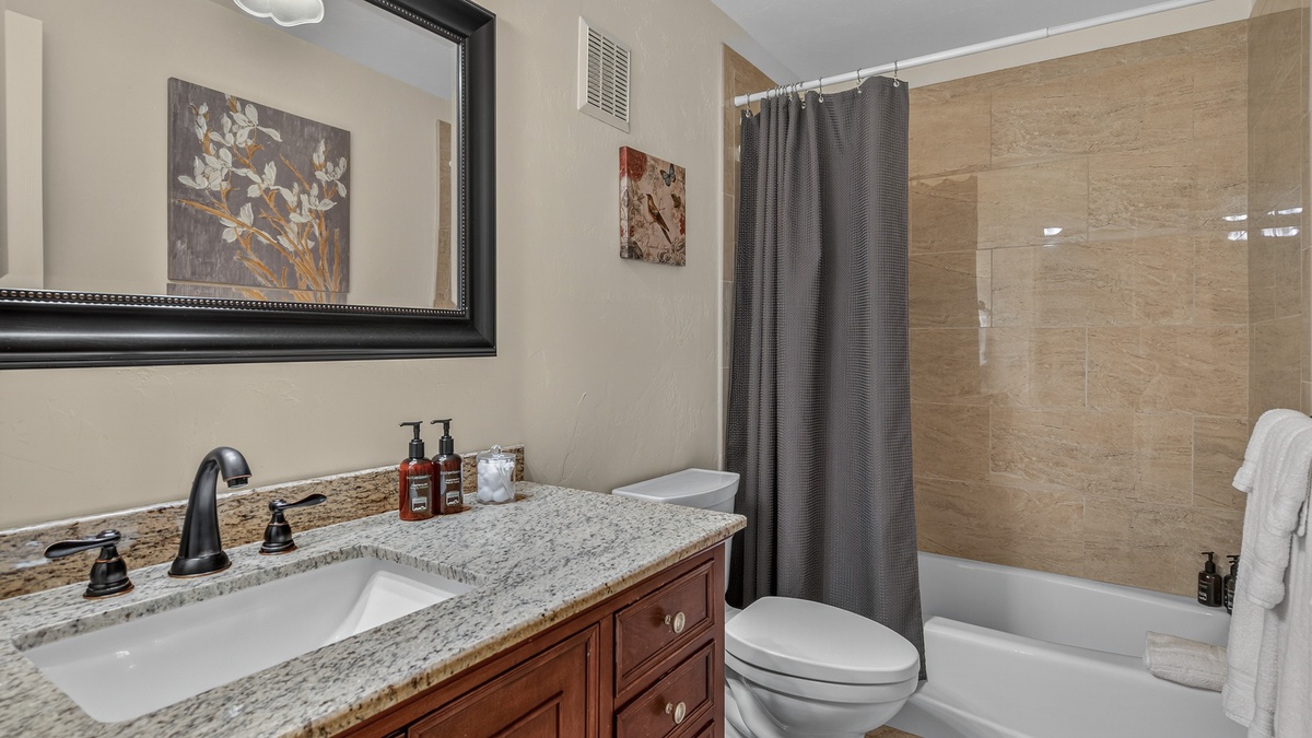 Raven's Bungalow Bedroom 10, Lower Level - Twin over twin bunk ensuite