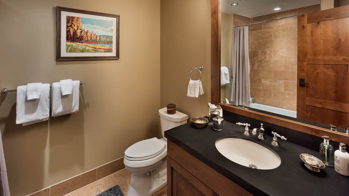 Bedroom 2, Main Level - King ensuite