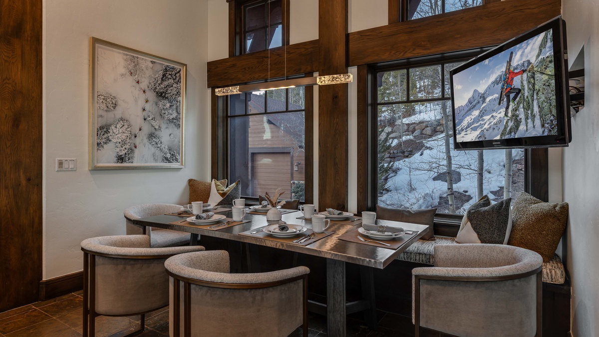 Breakfast nook seats 6