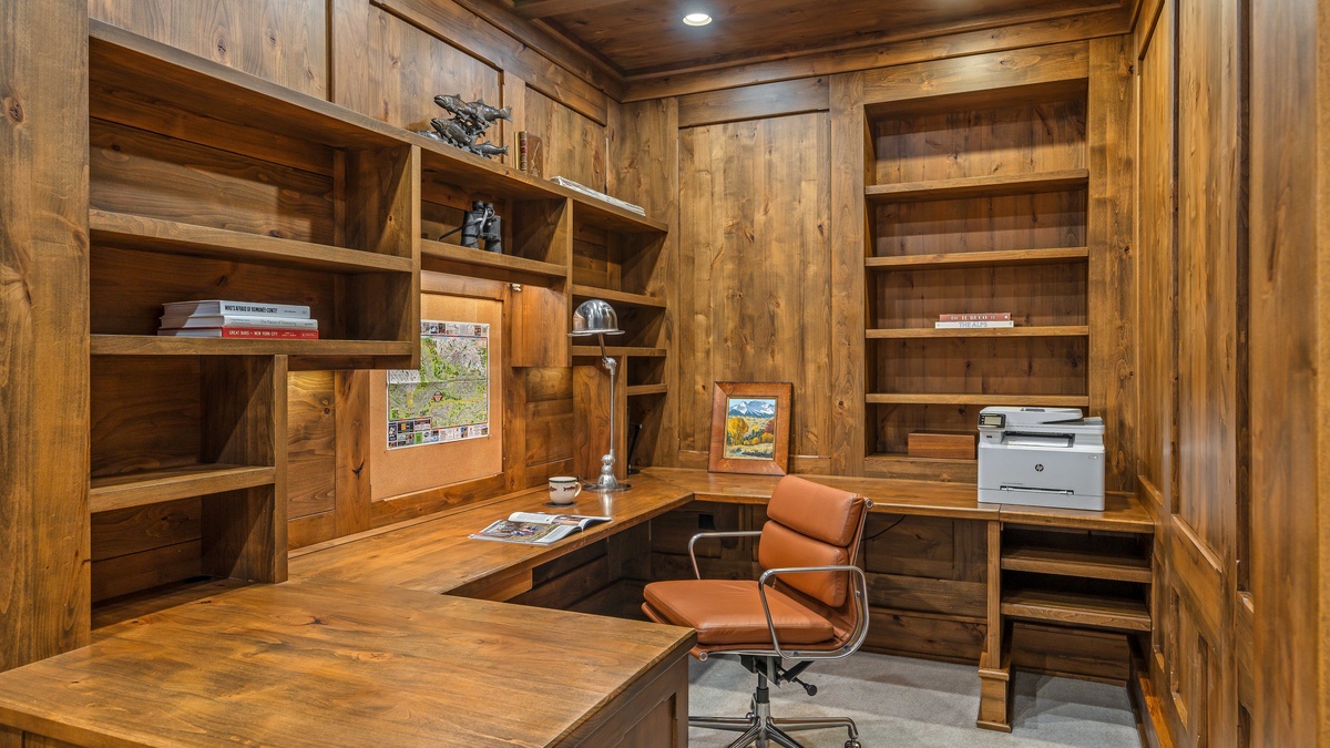 Media/Office desk space