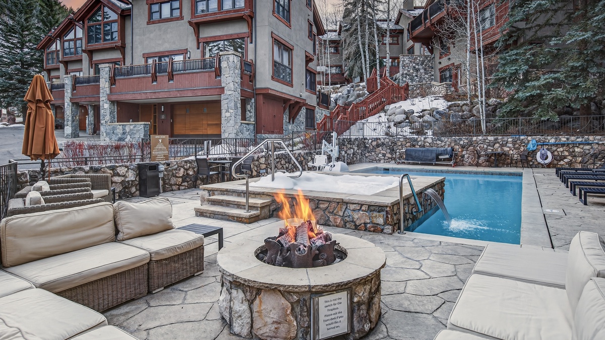 Osprey Hotel Community Amenities Available for Elk Track: Fire pit with pool and hot tub
