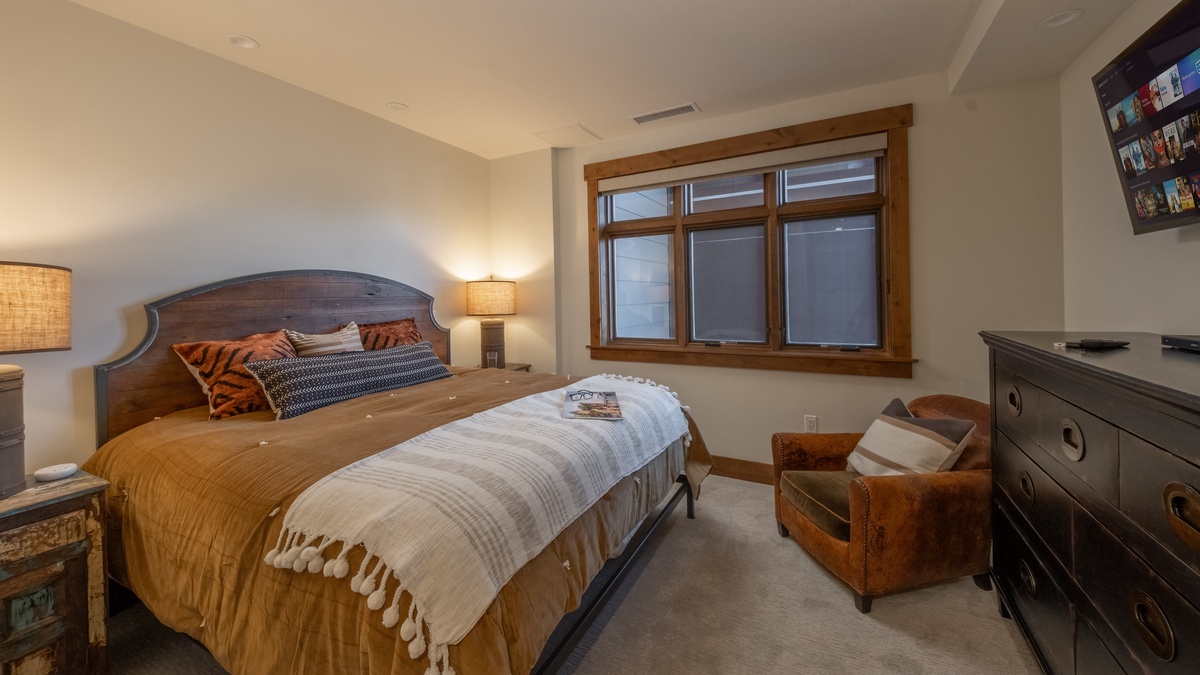 Bedroom 3, Main Level - King suite