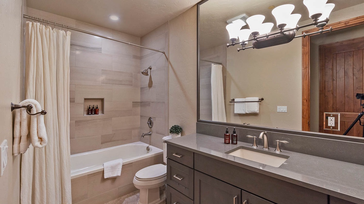 Lower level king ensuite