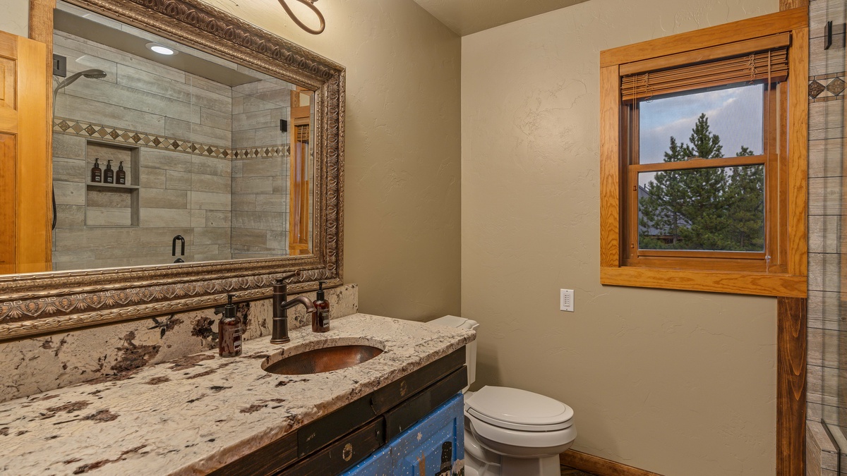 Upper Level - Shared bathroom