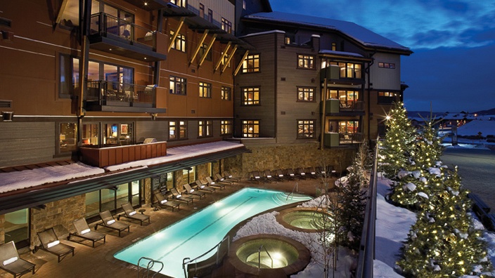 One Steamboat Place: Heated outdoor pool & hot tubs