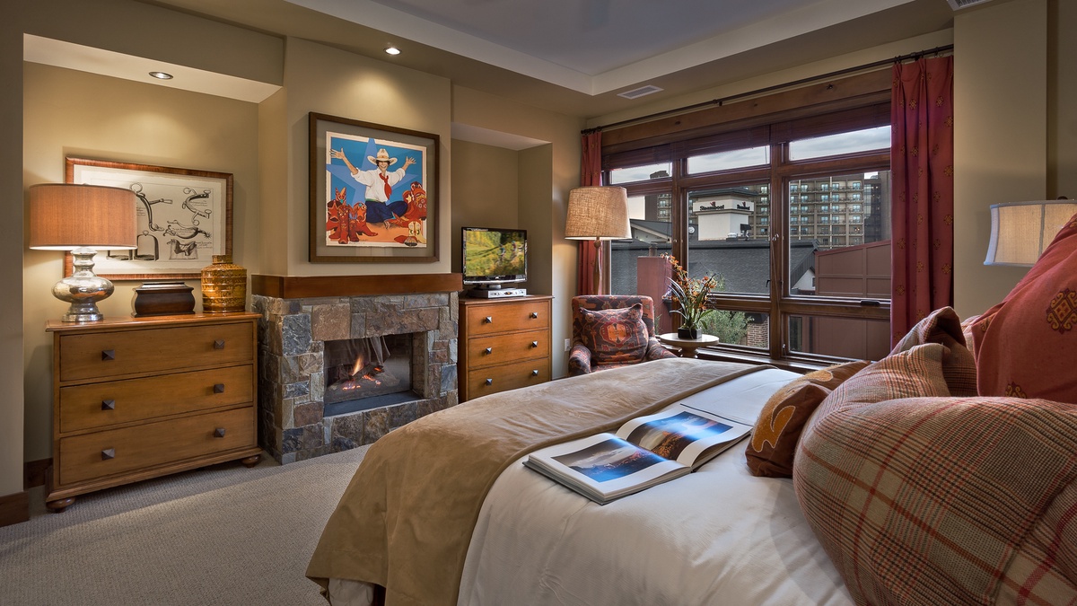 Bedroom 1, Main Level - Primary king suite with fireplace