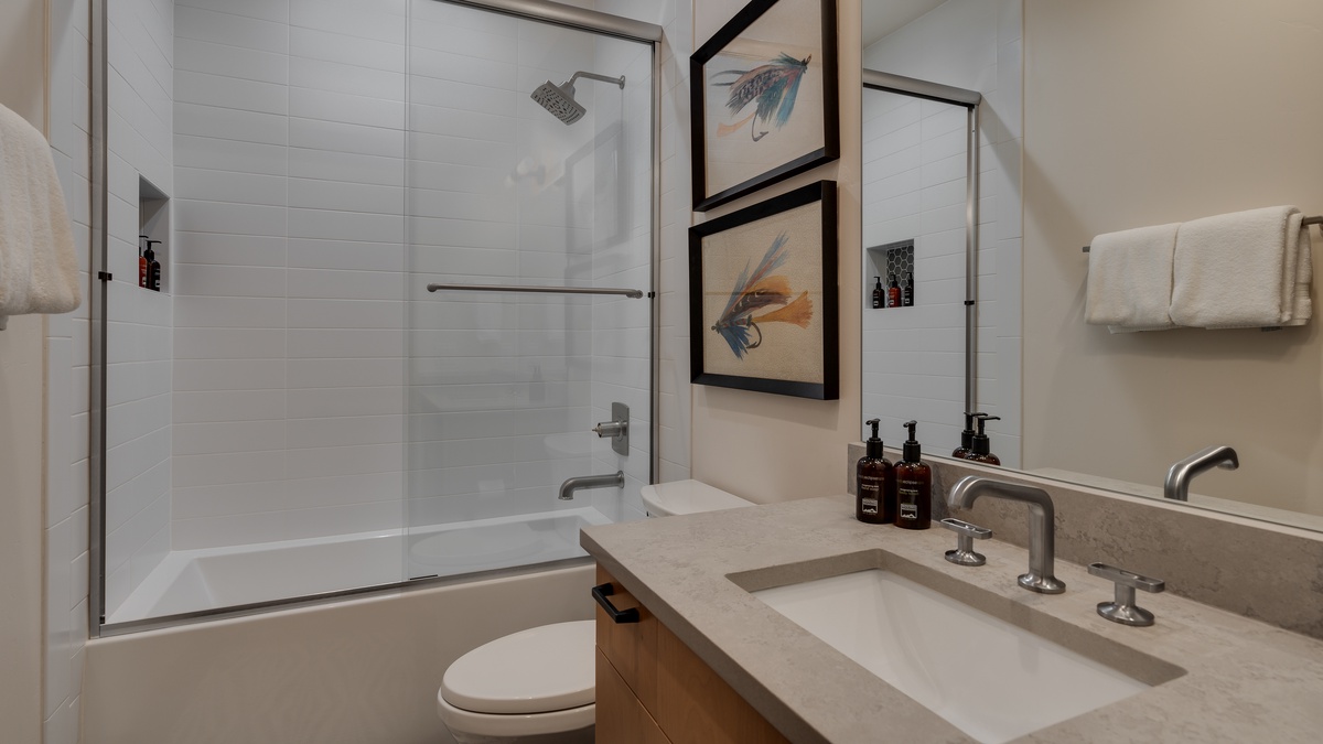 King bedroom ensuite on lower level