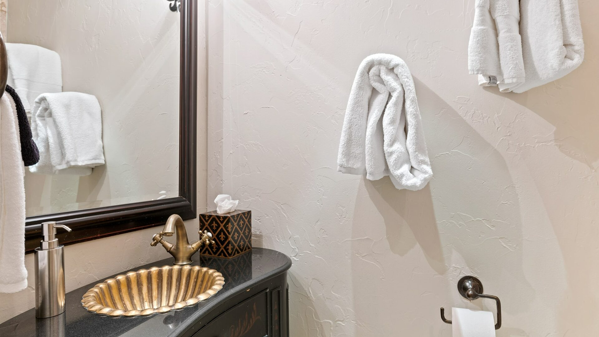 Bunkroom ensuite - North