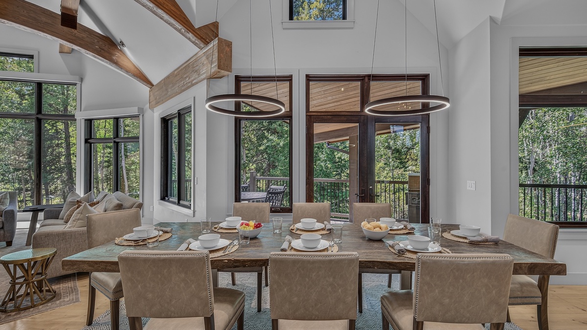 Dining Area, Upper Level - Table with views