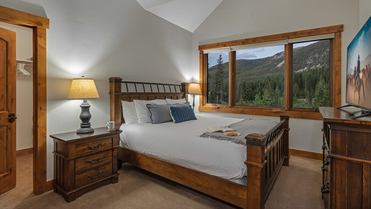 Bedroom 2, Upper Level - King suite