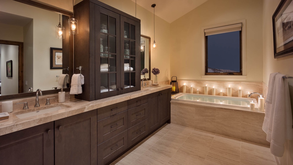 Primary ensuite on upper level