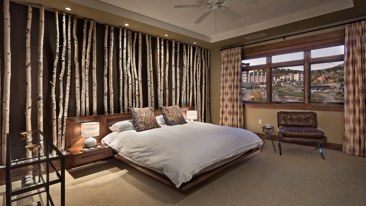 Bedroom 1, Main Level - Primary king suite