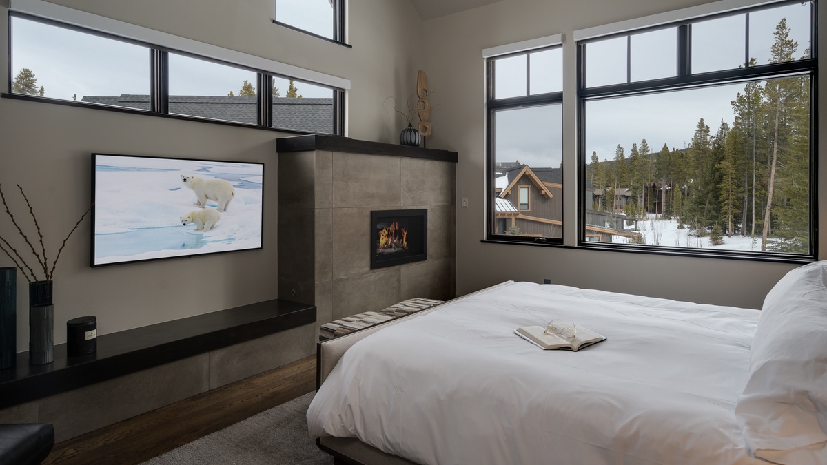 Bedroom 1, Main Level - Primary king suite with gas fireplace