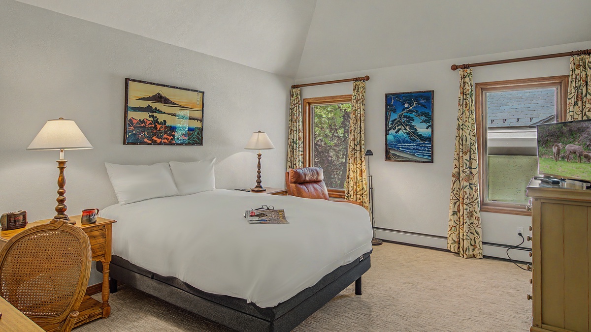 Bedroom 3, Upper Level - Queen bedroom