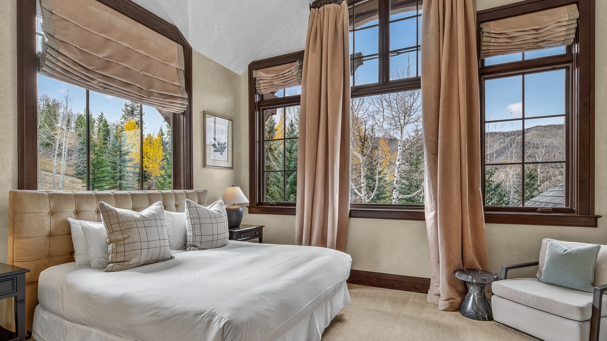 Bedroom 3, Upper Level - King suite