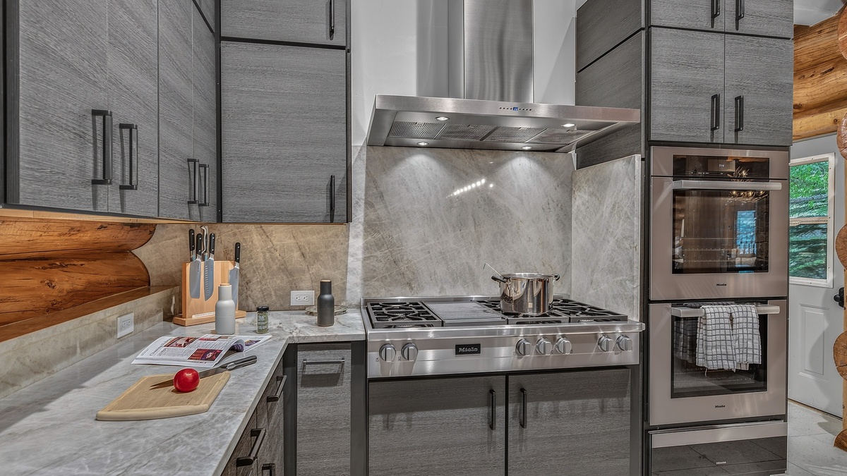 Kitchen, Main Level
