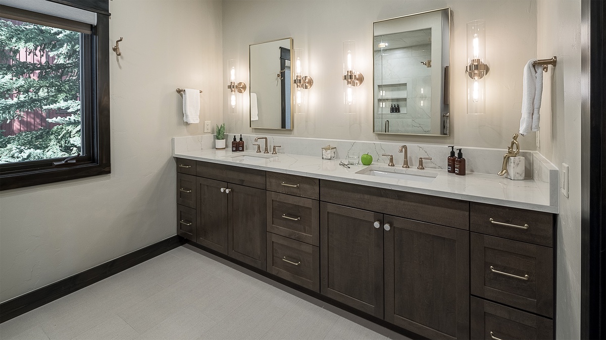 Bedroom 1, Main Level - Ensuite with double vanity