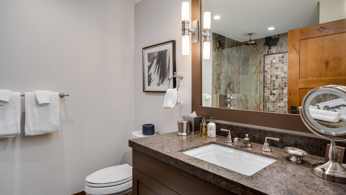 Bedroom 2, Main Level - King ensuite