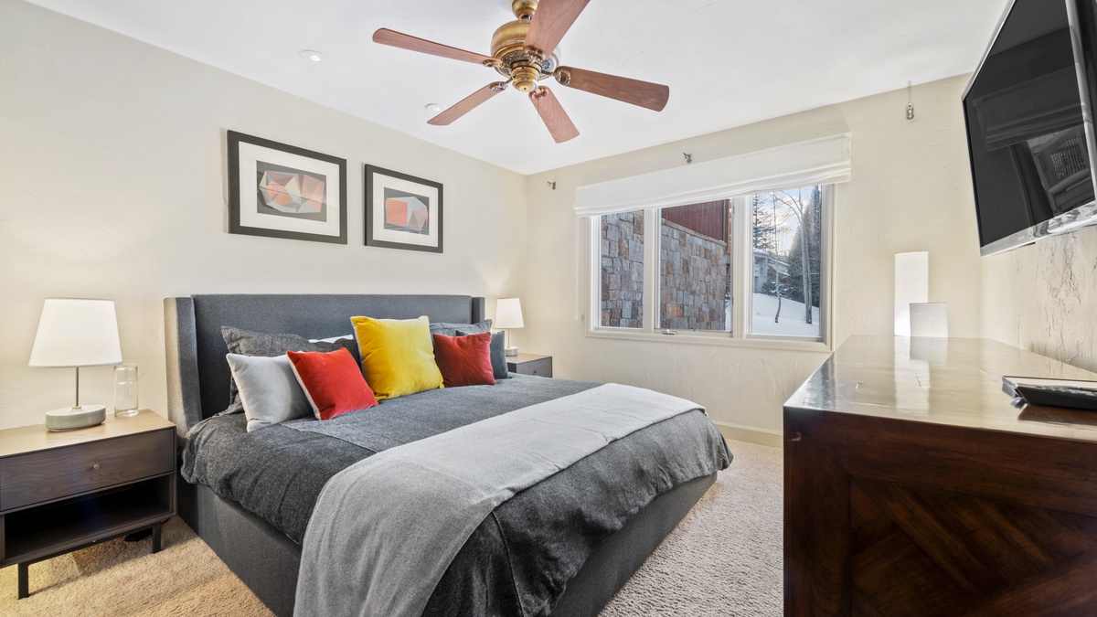 King Bedroom - North