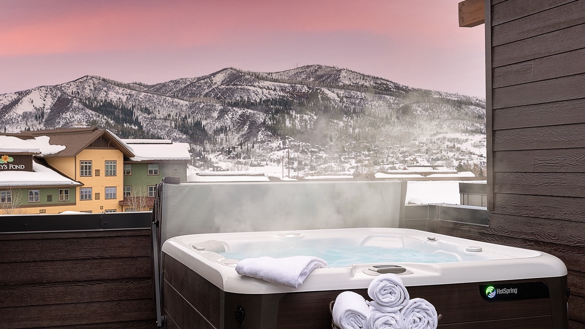 Hot Tub, Rooftop Level, Kingdom House - Enjoy soaking in the private rooftop hot tub.
