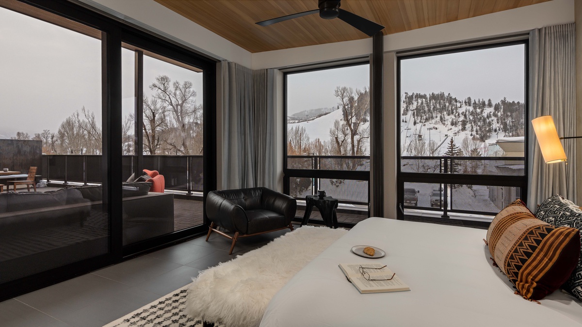 Bedroom 1, Main Level - Primary king suite with mountain views