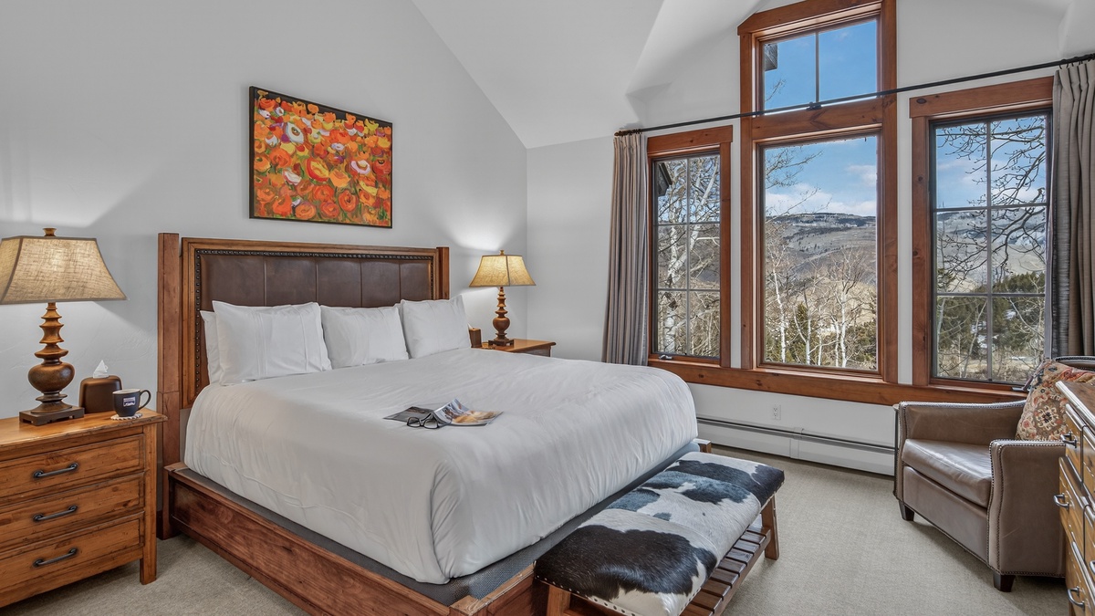 Bedroom 1/Primary, Main level