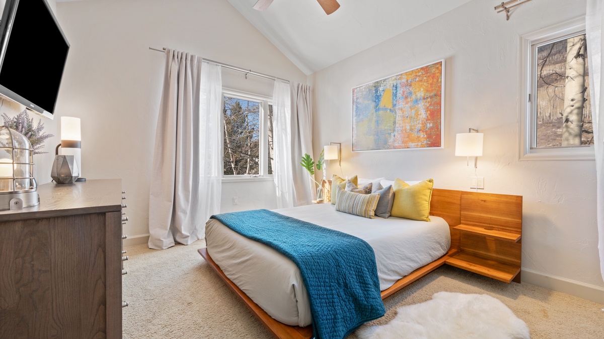 Bedroom 3, Upper Level - Queen suite