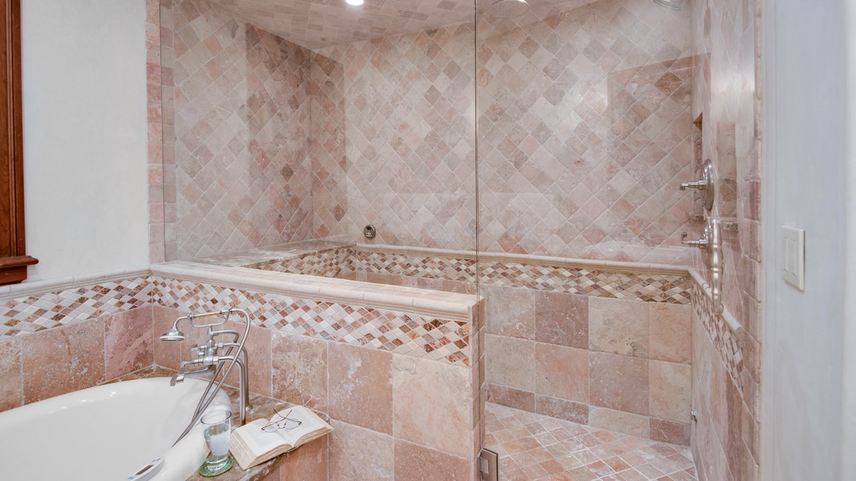 Bedroom 1, Upper Level - Primary ensuite in upper level