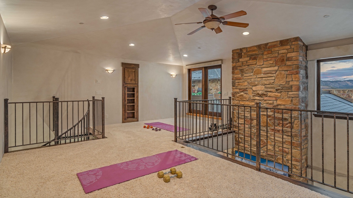 Open loft above primary, access to rooftop deck